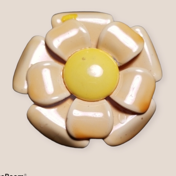 Vintage Enamel Flower Daisy Brooch Pin - Picture 4 of 14